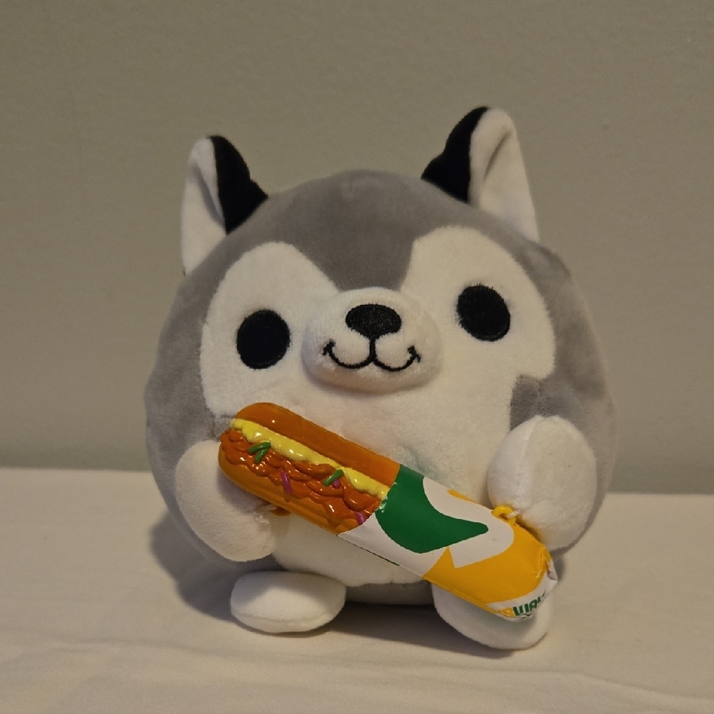 Zuru Snackles Plush Husky Dog Toy with Hot Dog - Gray and White